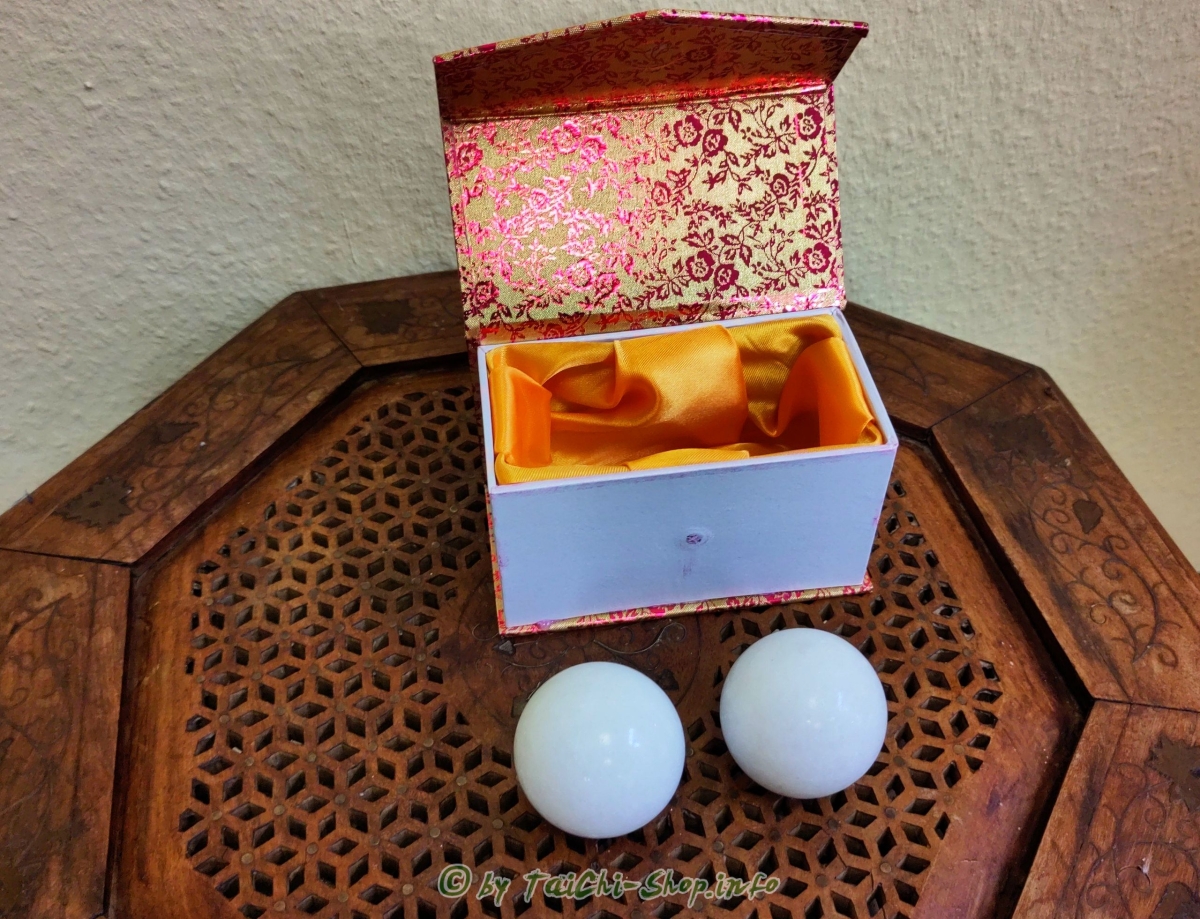 Qi-Gong Kugeln Marmor, weiß 5 cm