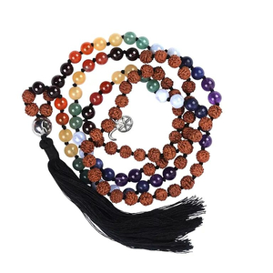 Edelstein-Mala Rudraksha mit Chakrasteinen