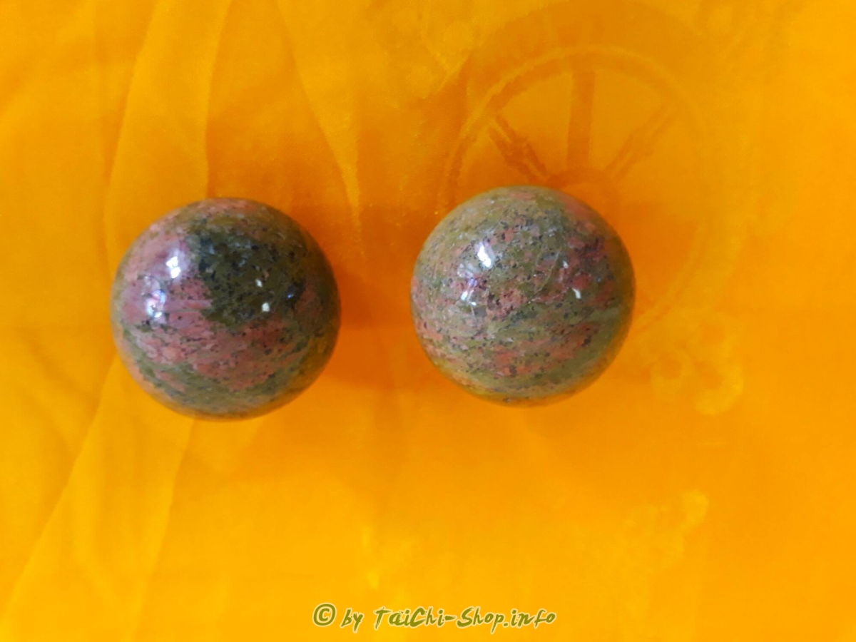 Qigong Kugeln Edelstein Unakit 4 cm