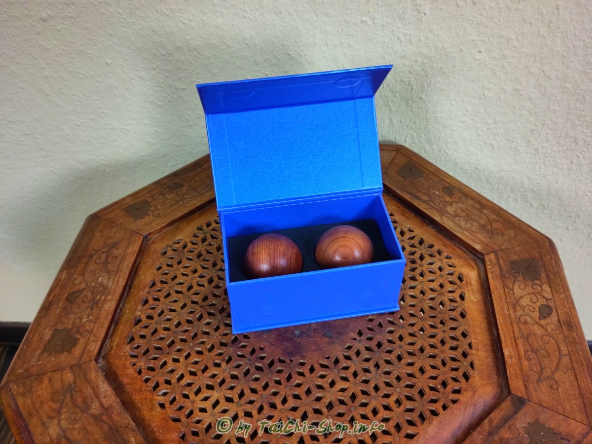 Qi-Gong Kugeln aus Rosenholz mit Box