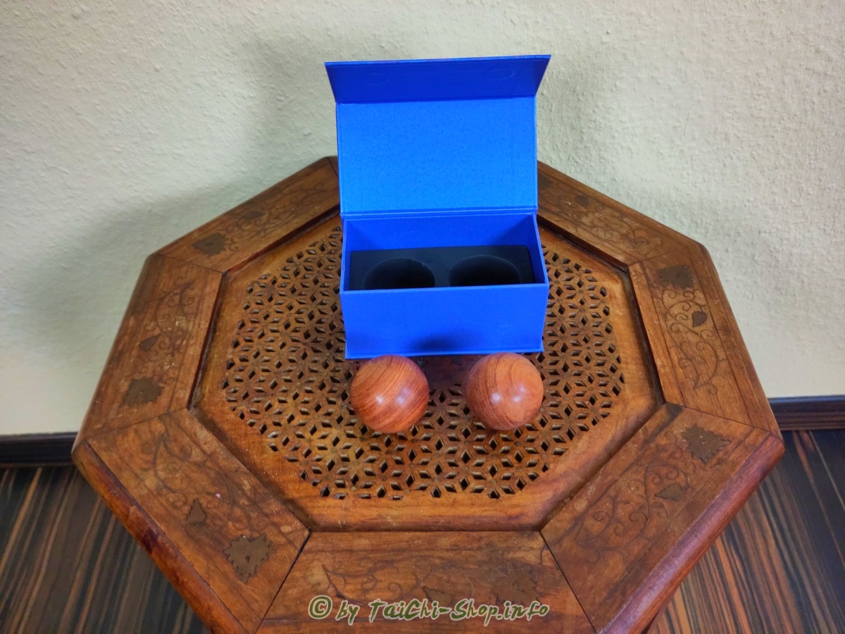 Qi-Gong Kugeln aus Rosenholz mit Box