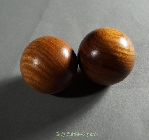 Qi-Gong Kugeln aus Rosenholz