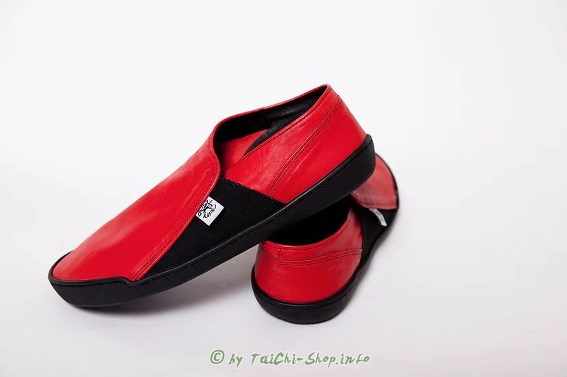 Tai Chi Barfußschuh DAOS 41 rot / schwarze Sohle
