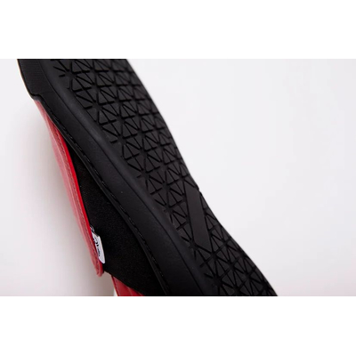 Tai Chi Barfuschuh DAOS 43 rot / schwarze Sohle