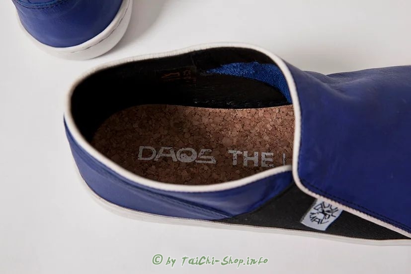 Tai Chi Barfußschuh DAOS 43 cobalt / weiße Sohle