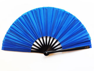 blau mit schwarzen Streben